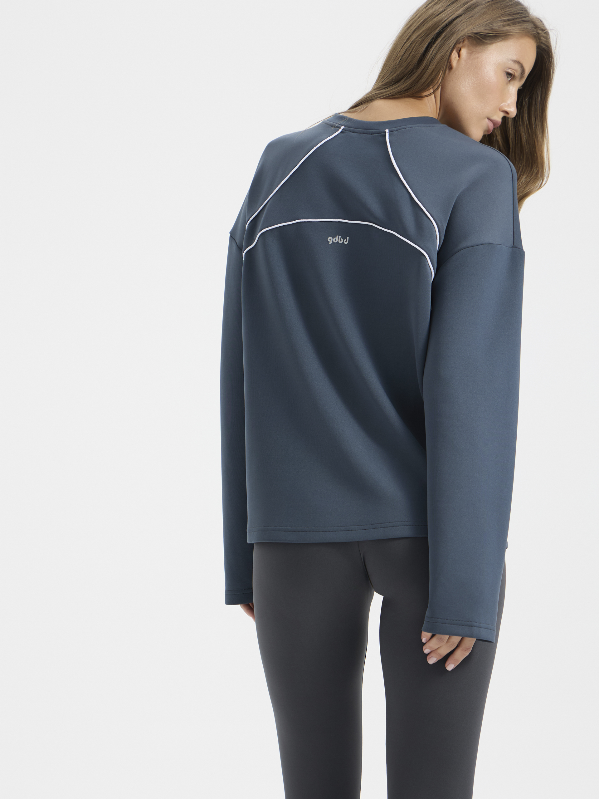 Лонгслив оверсайз с кантом