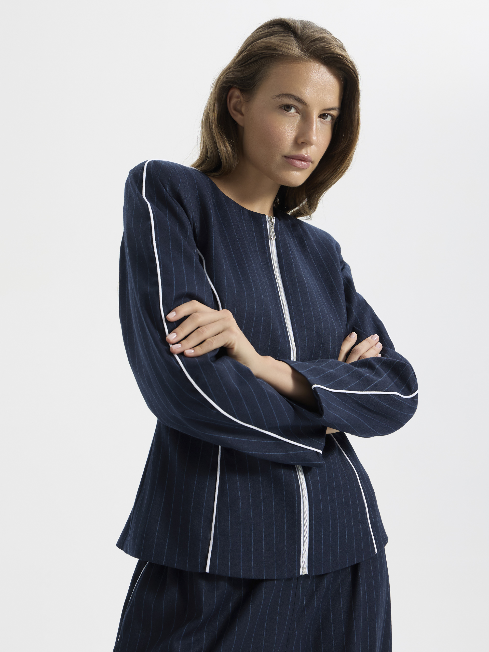 Жакет приталенный с обьемным плечом