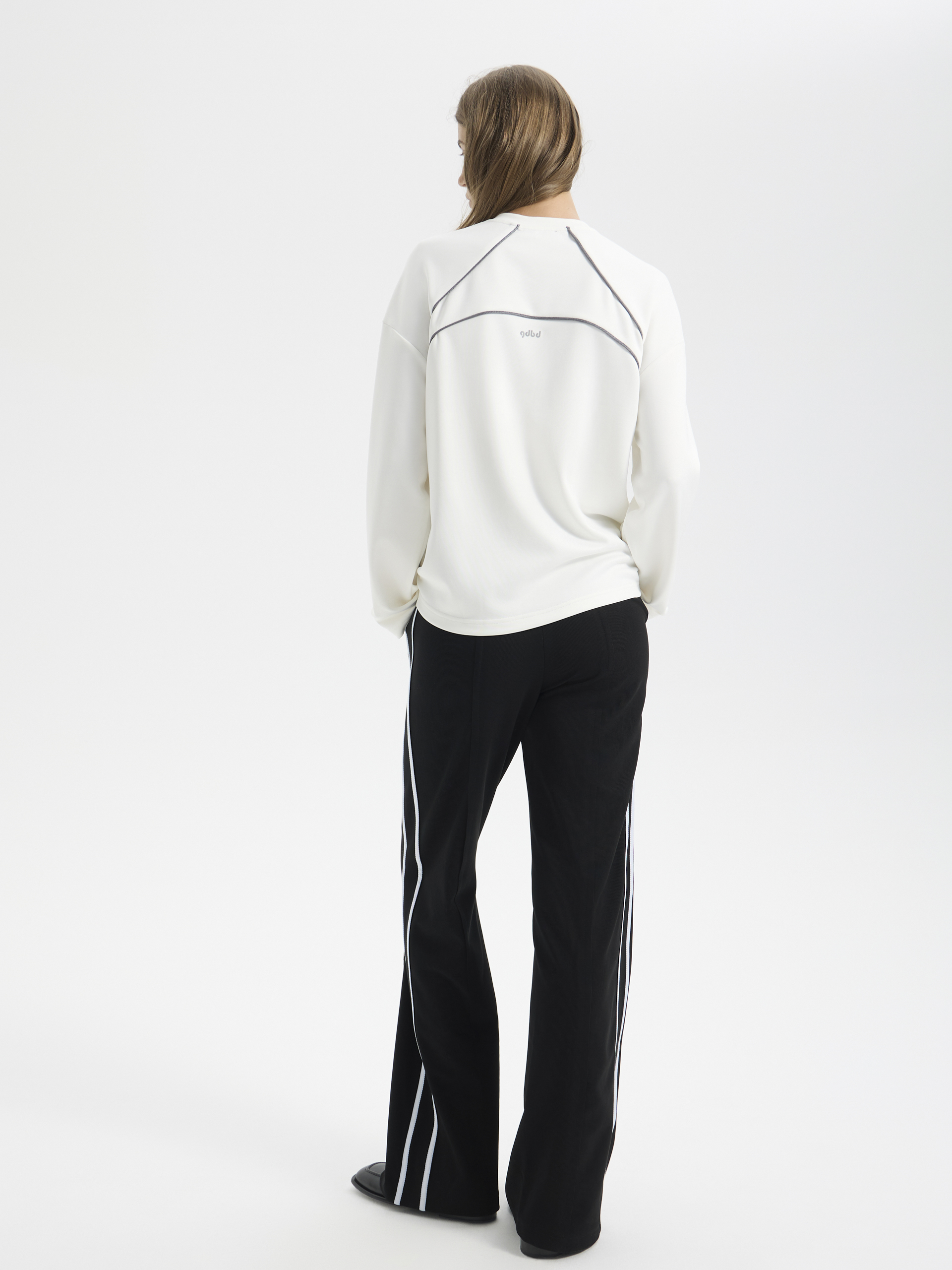 Лонгслив оверсайз с кантом белый