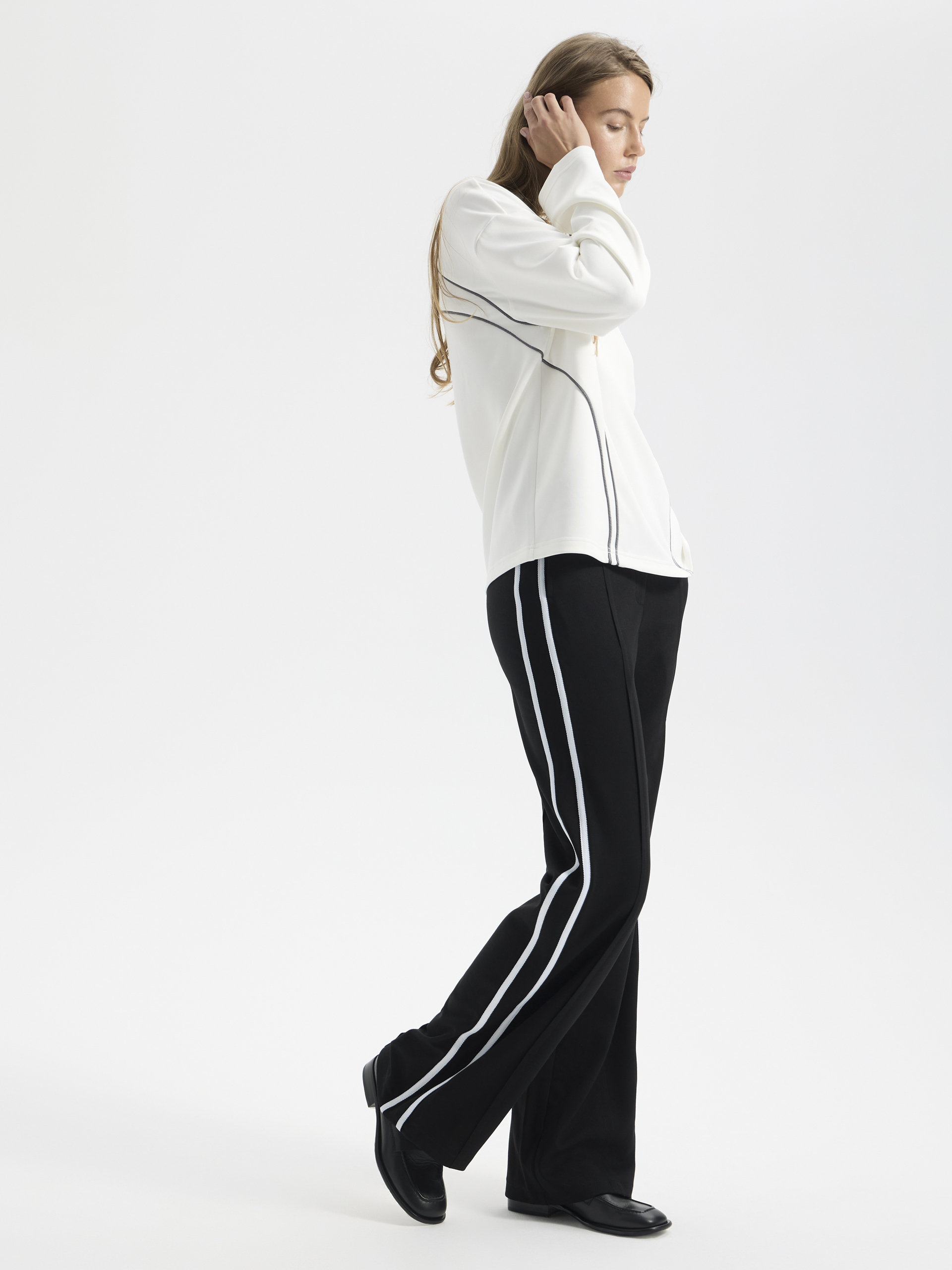 Лонгслив оверсайз с кантом белый